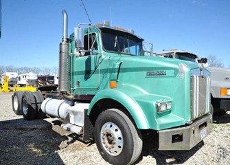 2000 Kenworth T800 SemiTractor Truck
